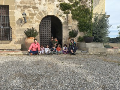 L’ESCOLA BRESSOL MUNICIPAL DE RAIMAT VISITA EL CASTELL DEL POBLE 