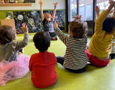 Les educadores de les escoles bressol utilitzen mascaretes transparents