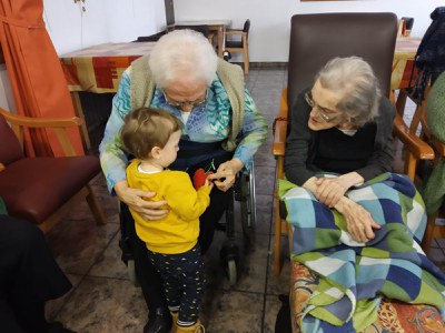 Anem a felicitar el Nadal als padrins de la residència