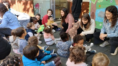 Alumnes del CFGS d'Educació infantil de l'Acadèmia Martínez representen el conte El petit llobató