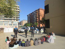 Ens visiten els agents de la Guàrdia urbana