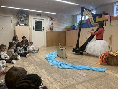 Concert d'arpa a l'escola